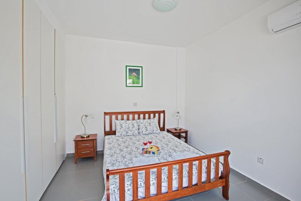 Jenny Villa 23 Polis Phòng bức ảnh