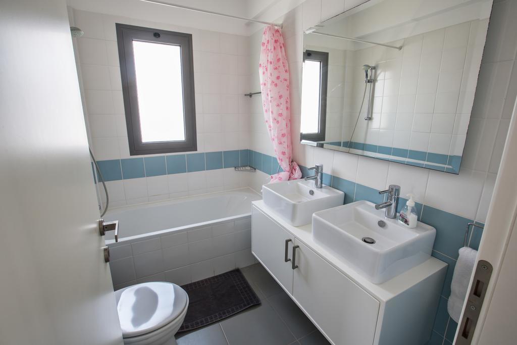 Jenny Villa 23 Polis Phòng bức ảnh